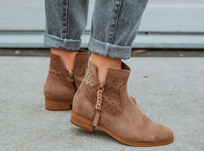 Modne i wygodne brązowe botki