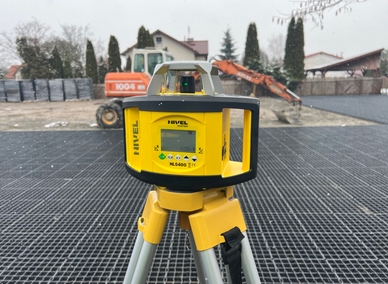 Lasery krzyżowe i obrotowe - jak używać ich na placu budowy by zadbać o precyzję działań?